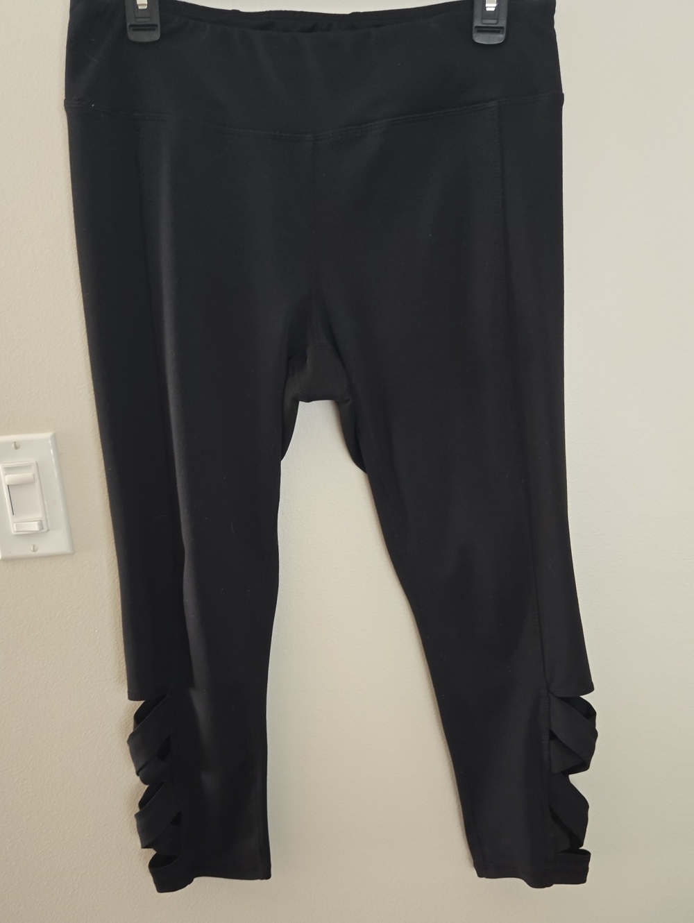 Gaiam Womens Cutout Capri Blak Yoga Pant Sz Large